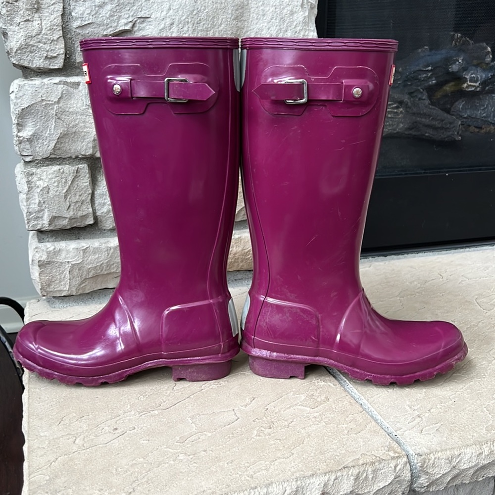 Size 4 plum Hunter boots - Picture 3 of 9